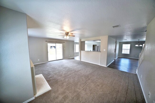 Building Photo - Stunning 4-Bedroom, 2.5-Bathroom Home in L...