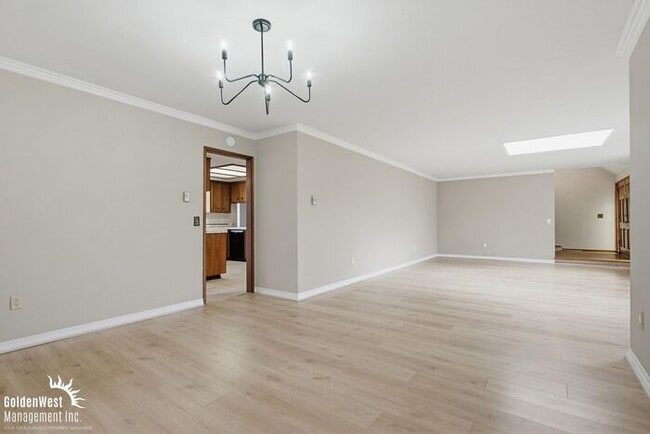 Building Photo - Spacious and Inviting 4Bdm 3Ba Home Nestled in the Scenic Hills of Fallbrook!