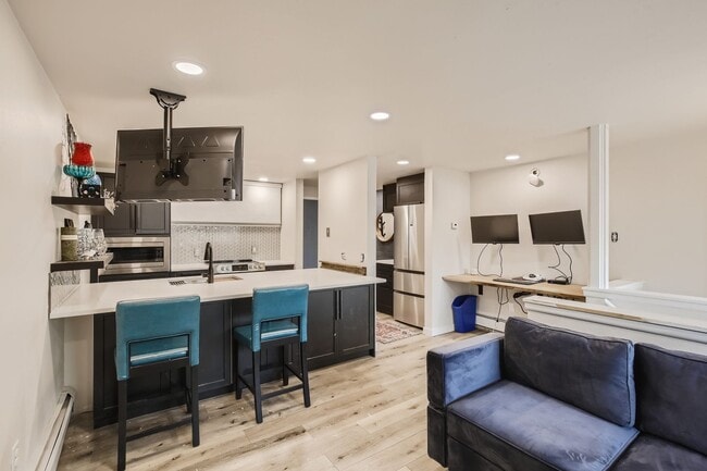 Building Photo - Central 1 BDR / 1 BA Condo in Boulder