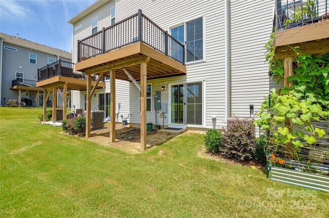 Building Photo - 9833 Oaklawn Blvd NW