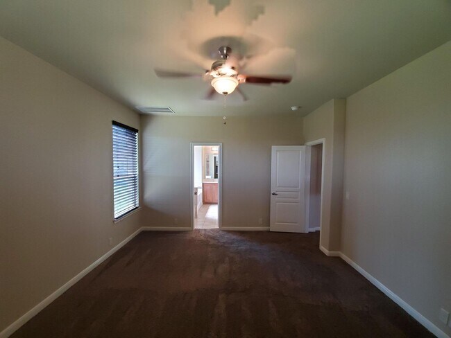 Building Photo - Beautiful Lavon home over 2600 sqft!