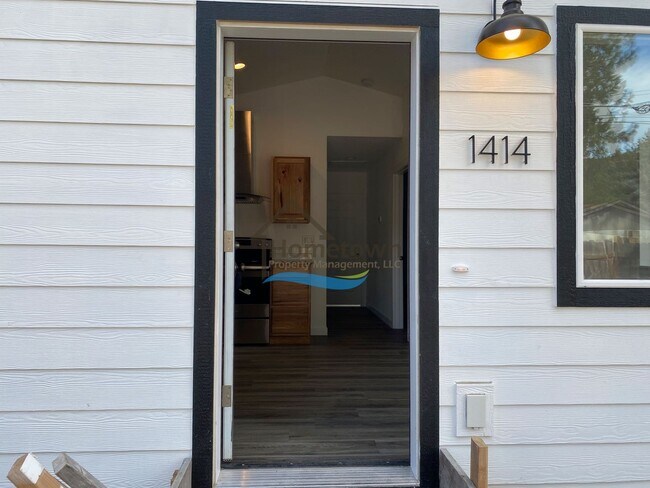 Building Photo - 1414 N 13th St