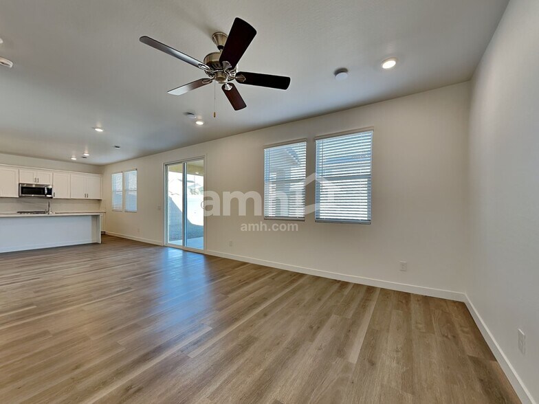 Building Photo - 20177 W Thomas Rd