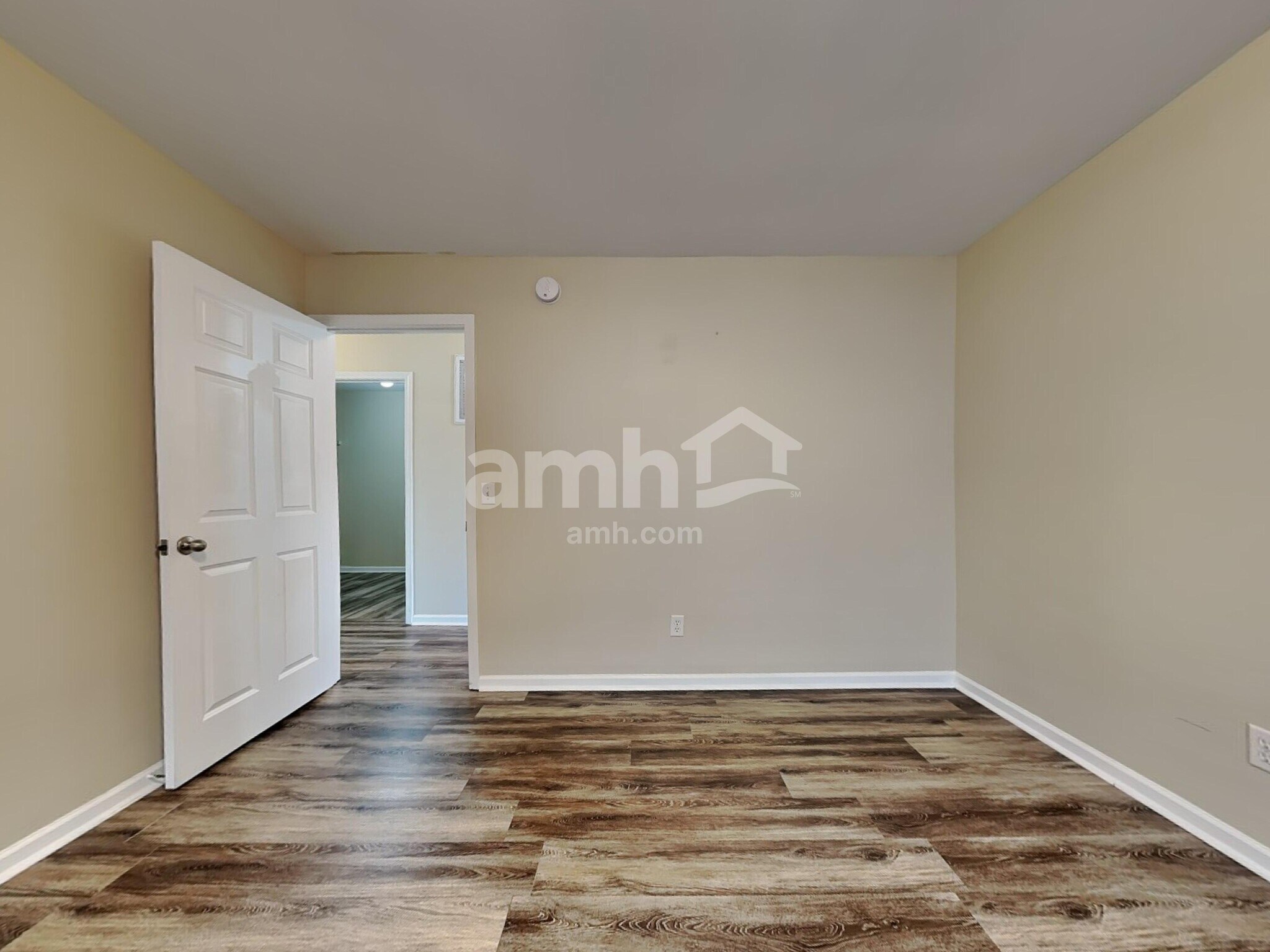 Building Photo - 4 Laurel Ln