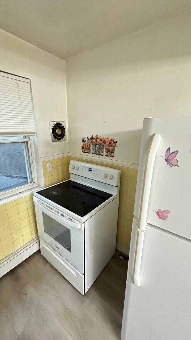 Building Photo - 2915 Mignon Ave