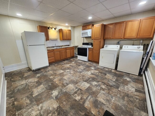 Building Photo - 3876-3878 Lincoln Street