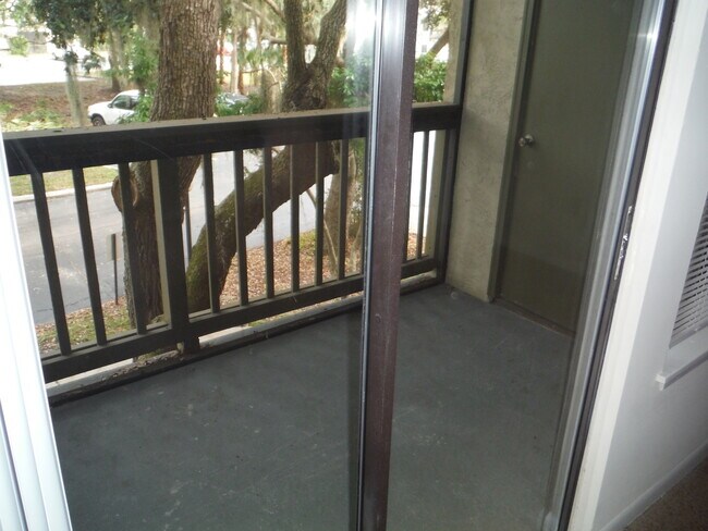 Building Photo - Nice 2nd FL Condo with Screened Balcony