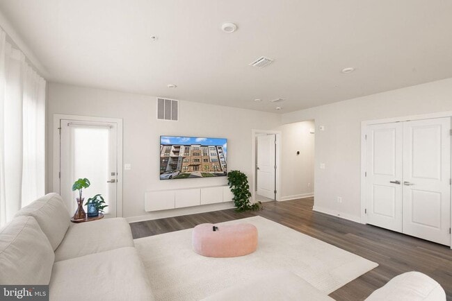 Building Photo - 46294 Mount Milstead Ter