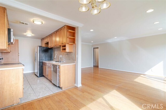 Building Photo - 1344 N Martel Ave