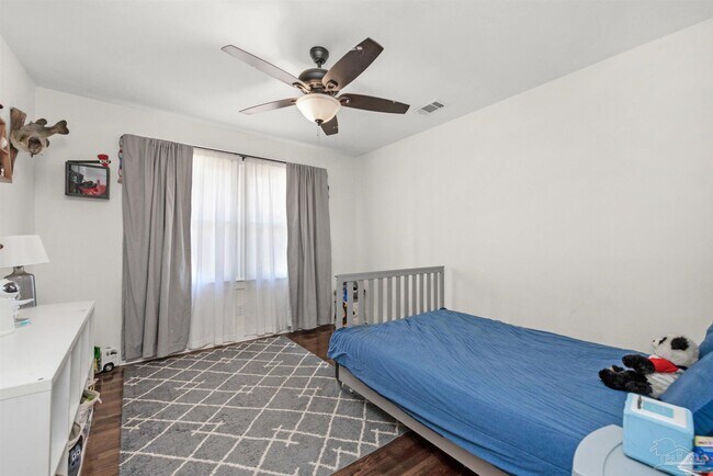 Building Photo - 1800 Foulis Dr