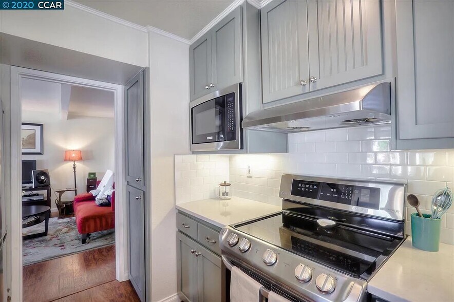 Building Photo - 34 Mozden Ln