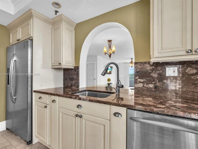 Building Photo - 2501 Brickell Ave