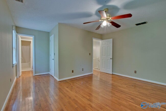 Building Photo - 3018 Live Oak Ln SW