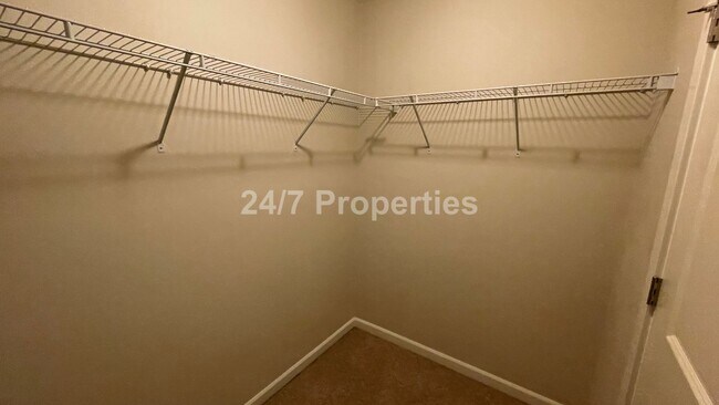 Building Photo - Beautiful 3 BD I 3.5 BA Townhome w/ Double...