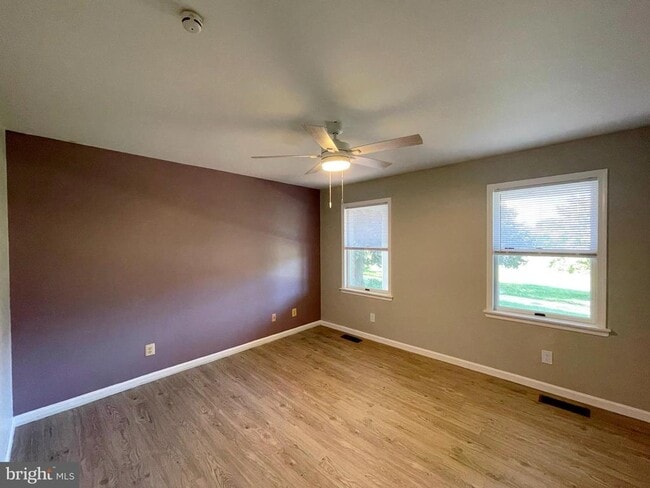 Building Photo - 10960 Earnshaw Ln