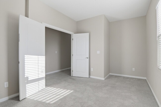 Building Photo - 3158 Molinos Dr