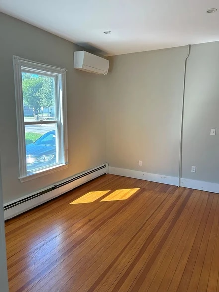 Living room (unfurnished view - heat pump) - 59 Winter St