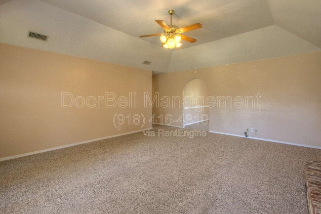 Building Photo - 2520 W Honolulu St