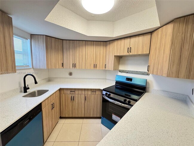 Building Photo - 8205 Lake Dr