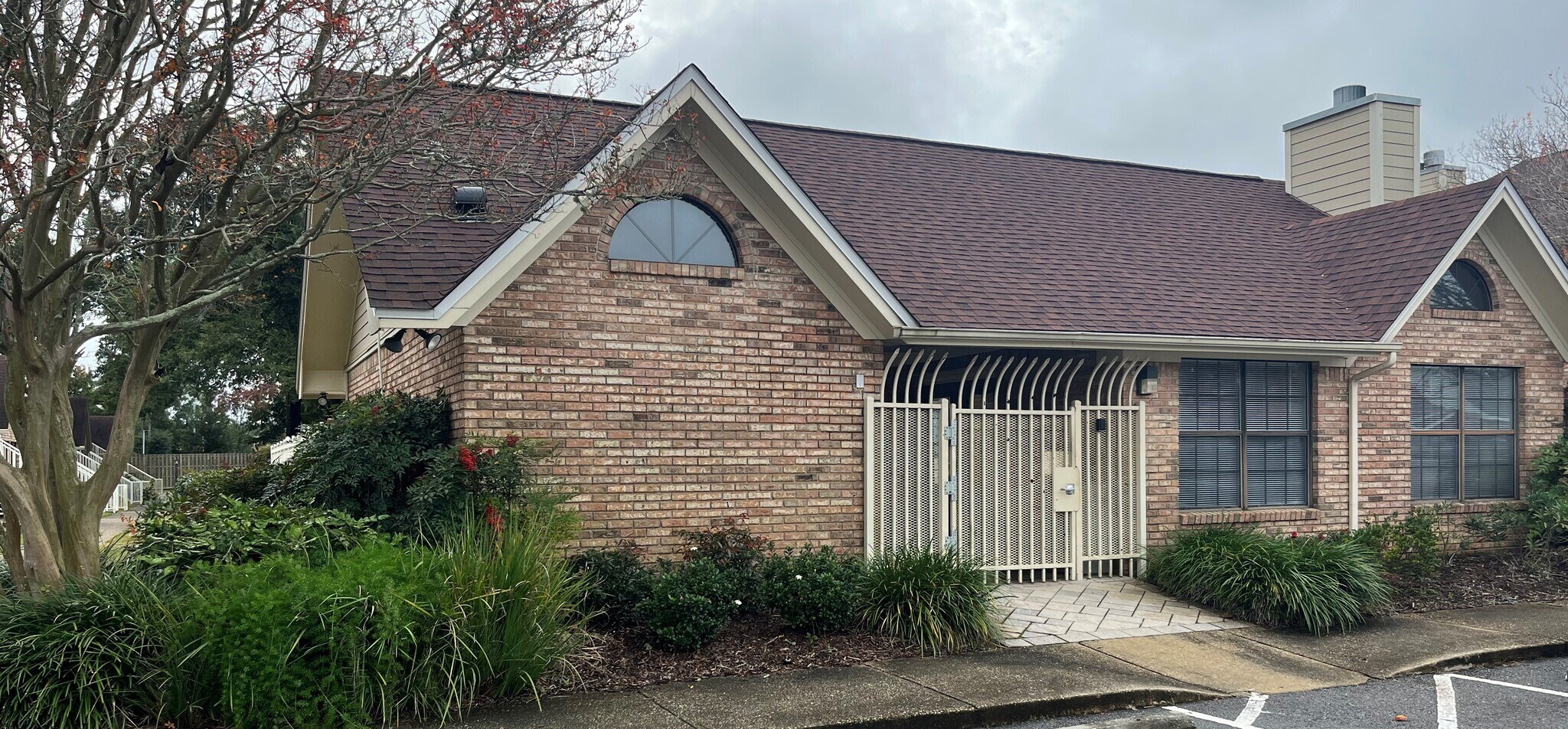Clubhouse - 5001 Grande Dr