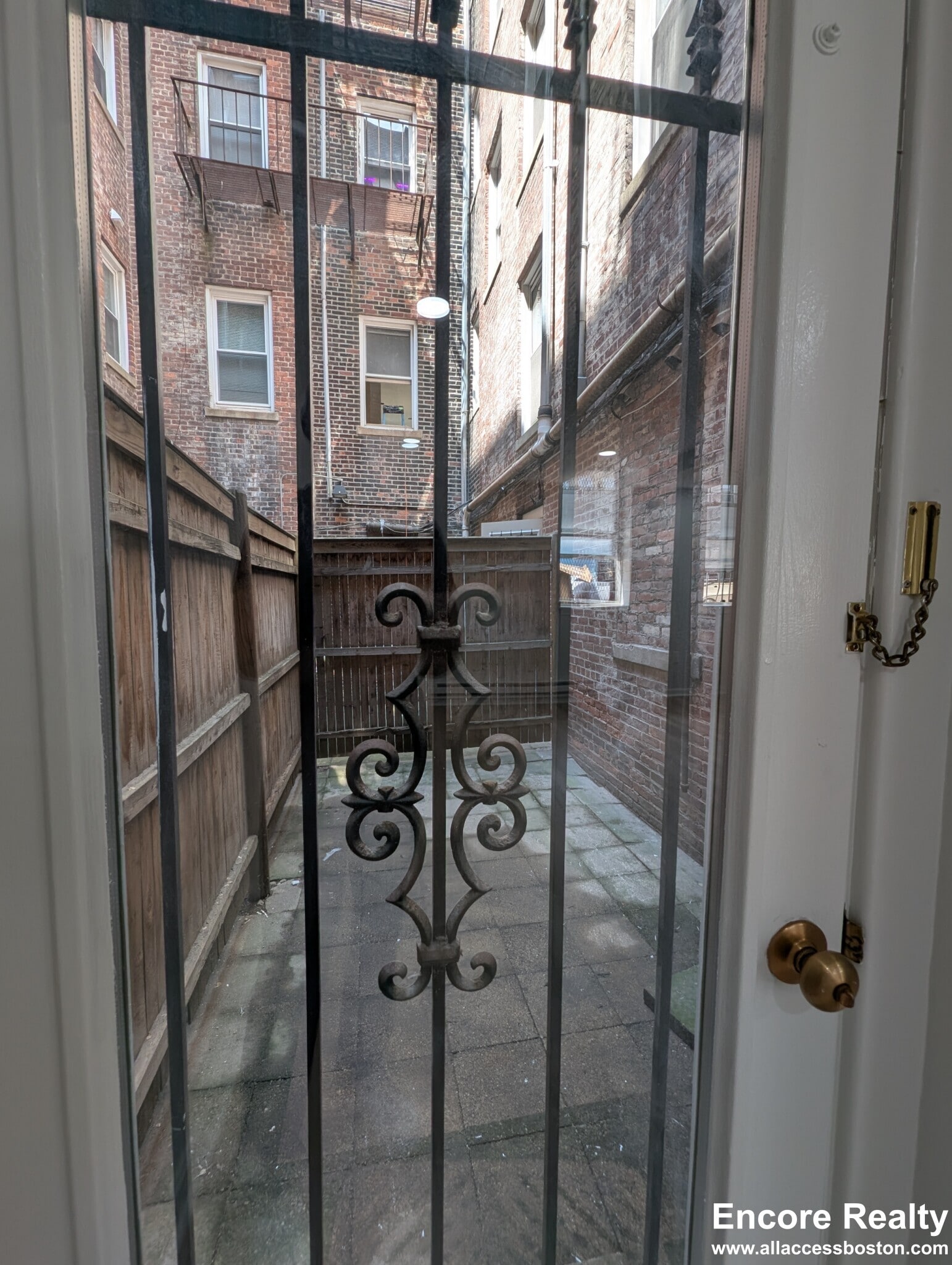 Building Photo - 32 Queensberry St