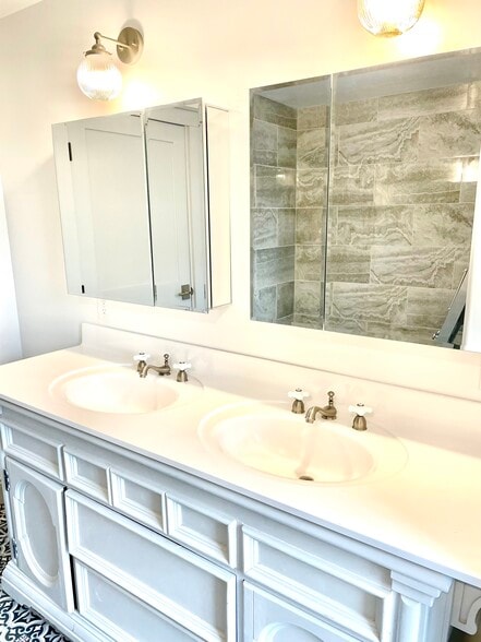 luxury tiled shower - 6 E Main St