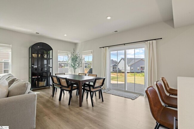 Building Photo - 680 Lady Fern Dr