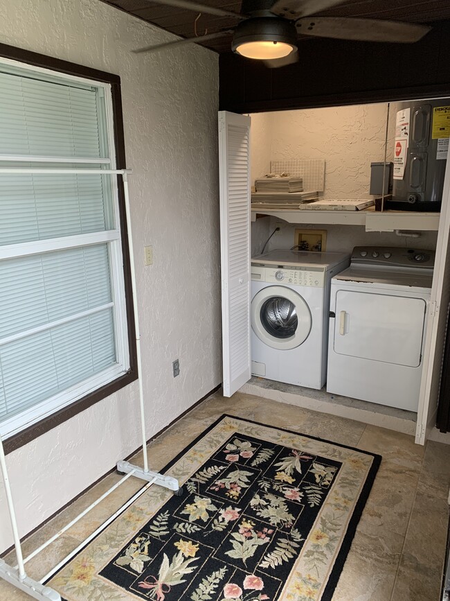 Porch/Laundr - 3745 59th Ave W