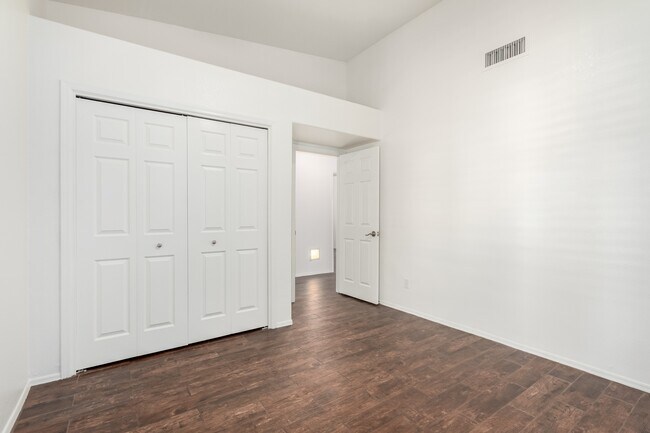 Building Photo - 9003 E Aster Dr