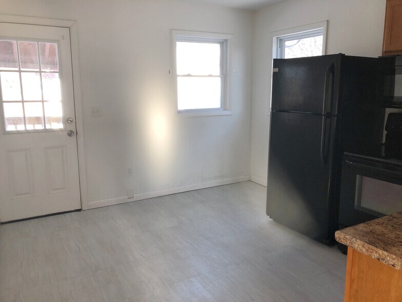 Building Photo - 49 VT-15