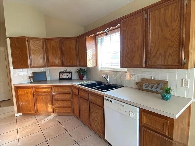 Building Photo - 1510 Zinfandel Dr