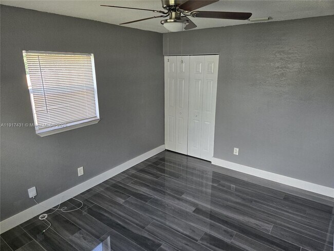 Building Photo - 2190 NE 1st Ln