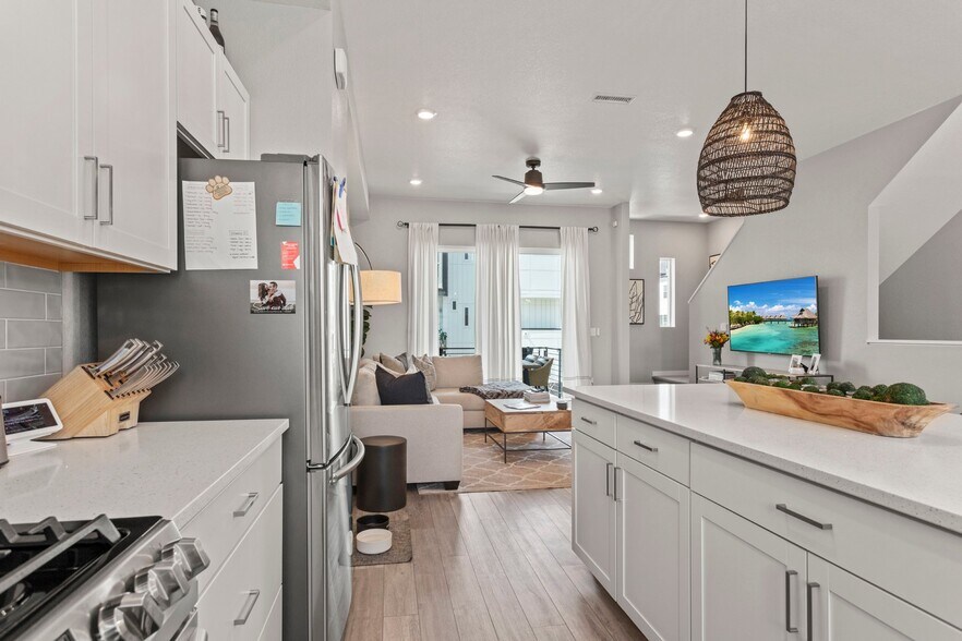 Building Photo - 6768 Quivas Way