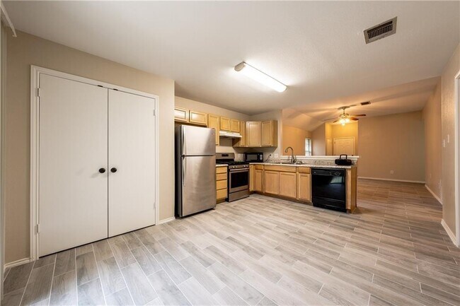 Building Photo - 1607 Greening Way