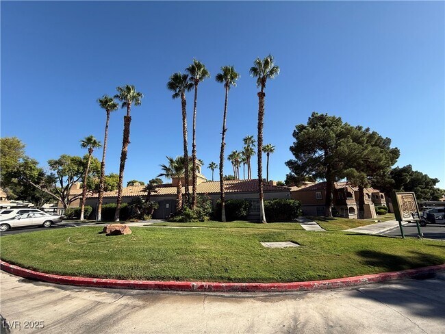 Building Photo - 220 Mission Newport Ln