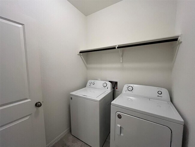 Building Photo - 212 Baralo St