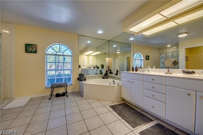 Building Photo - 2720 SW 51st St
