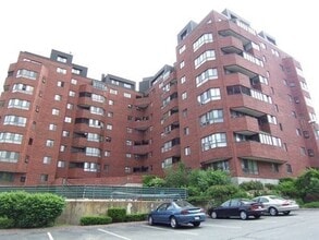 Building Photo - 200 Burkhall St