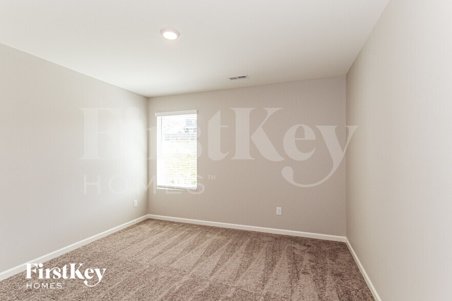 Building Photo - 1313 Chelsea Pk Trl