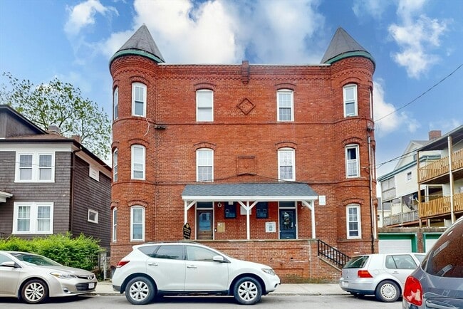 Building Photo - 76 Belden St