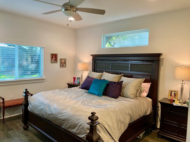 Building Photo - 6800 Menchaca Rd