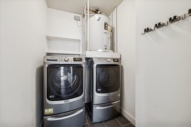 Primary Photo - 3333 Allen Pkwy