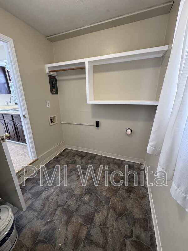 Building Photo - 3439 S Walnut St