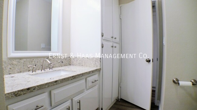 Building Photo - 3707 Country Club Dr