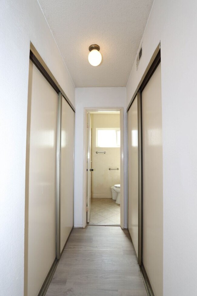 Building Photo - **24210 Sylvan Glen Rd #F Diamond Bar** 2 bedroom 2 bath Townhouse !!