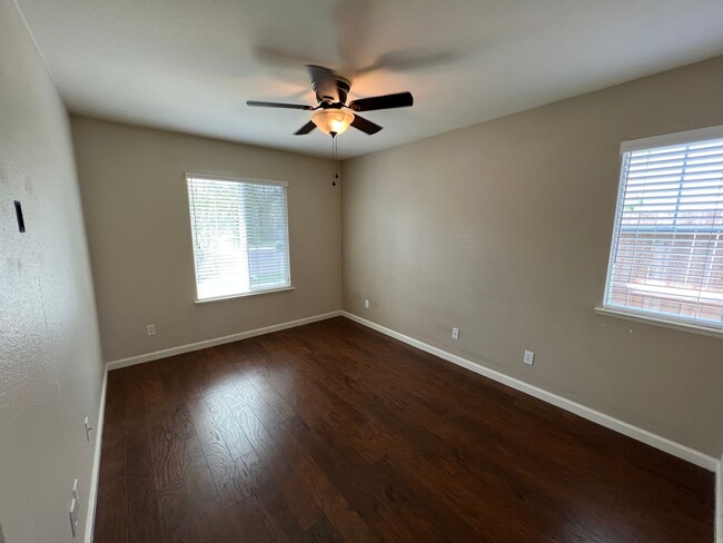 Building Photo - North Merced: $2199 possible 4 bed (4th ro...