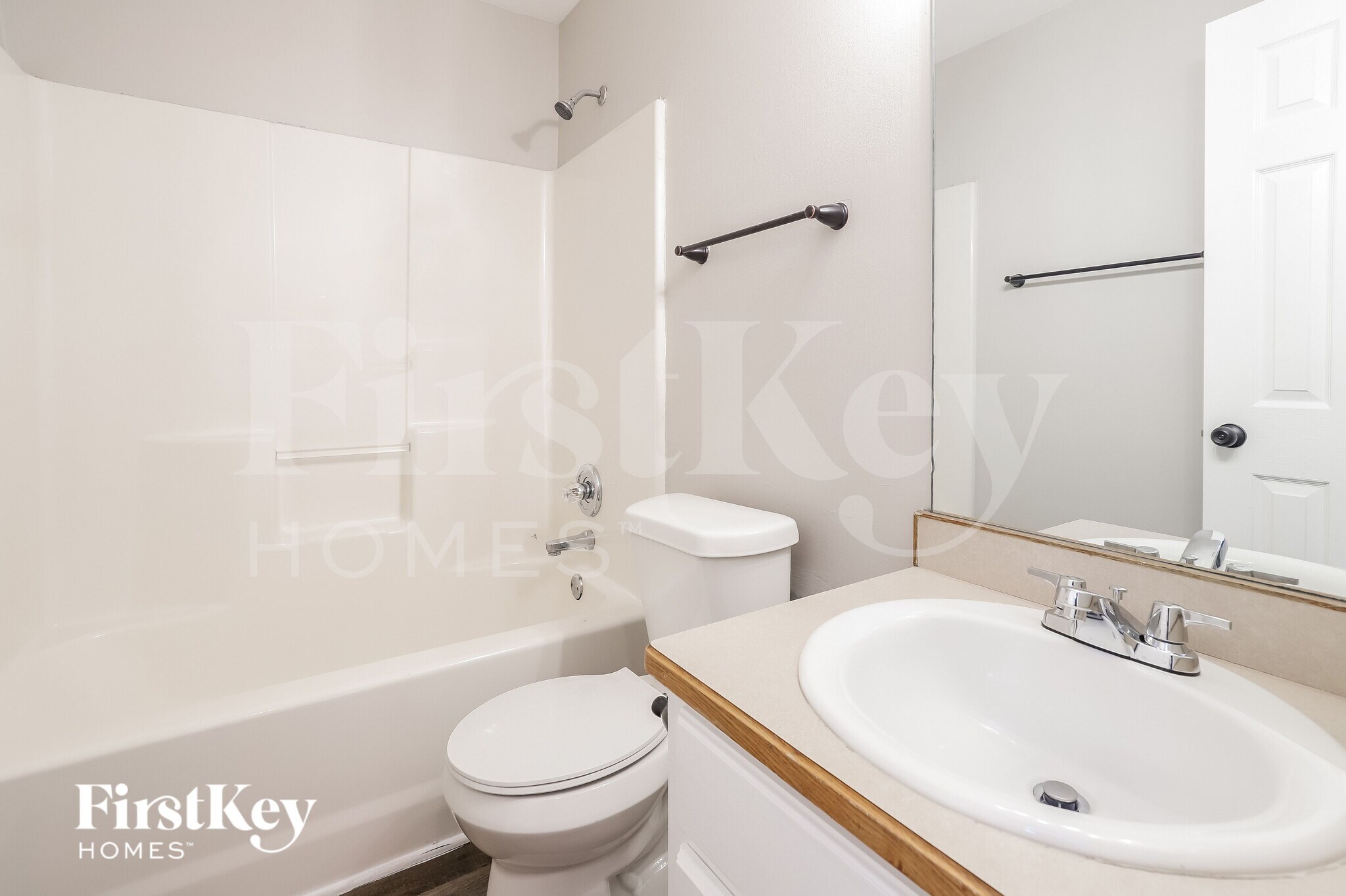 Building Photo - 660 Rosebud Ln