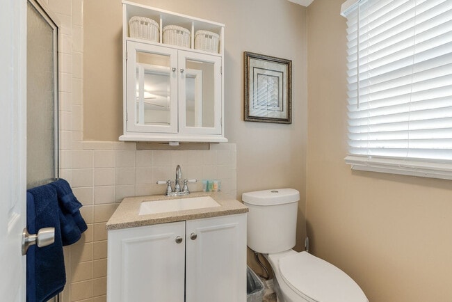 Building Photo - 119 Circle Dr