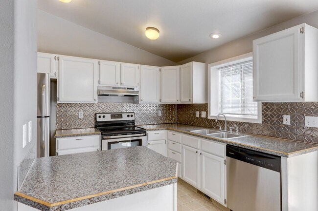 Building Photo - Desirable South East Boise Home for Rent -...