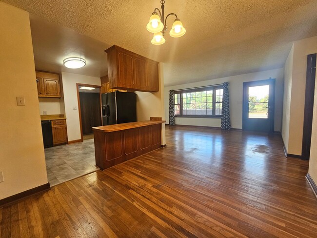 Building Photo - Manor View